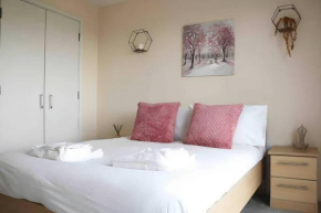 Bright 2Bed Central Apartment